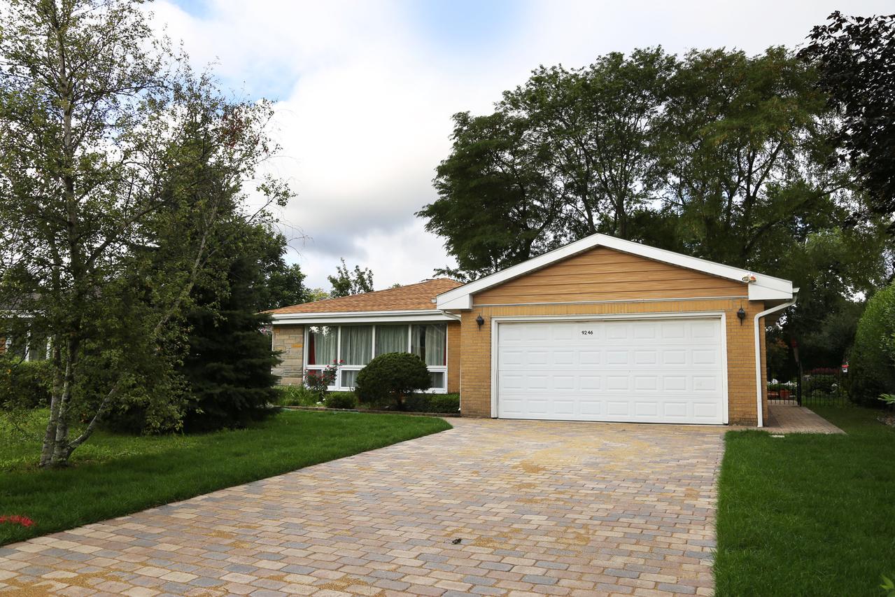 9246 Clancy Dr., Des Plaines, IL 60016