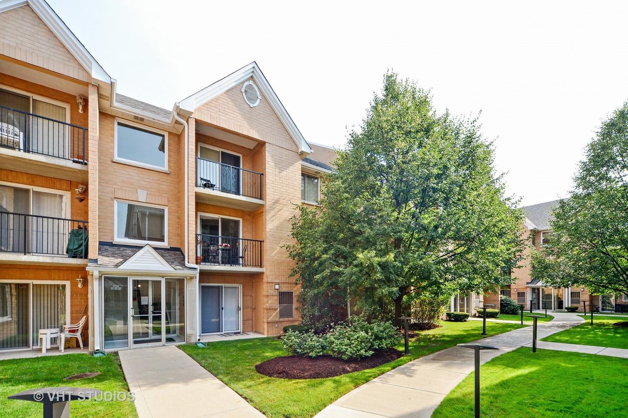 8710 W Evelyn Ln. #203, Chicago, IL 60656