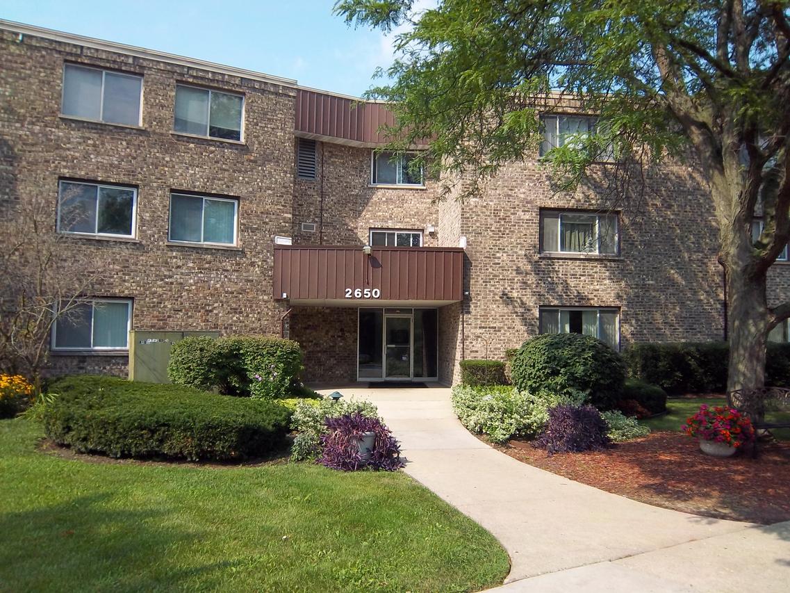 2650 Brookwood Way Dr. #104, Rolling Meadows, IL 60008