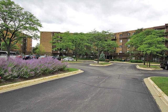 840 Wellington Ave. #111, Elk Grove Village, IL 60007