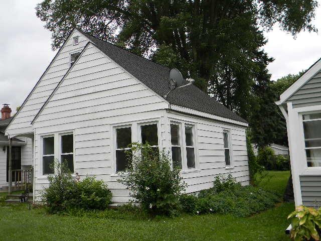 117 E Willow Dr., Round Lake Park, IL 60073