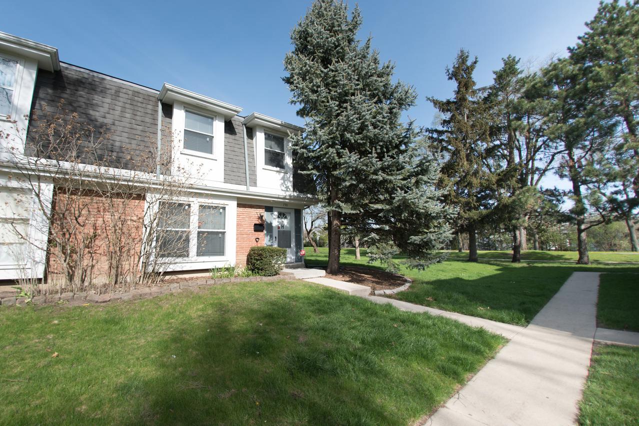 730 Huntly Ct., Schaumburg, IL 60194