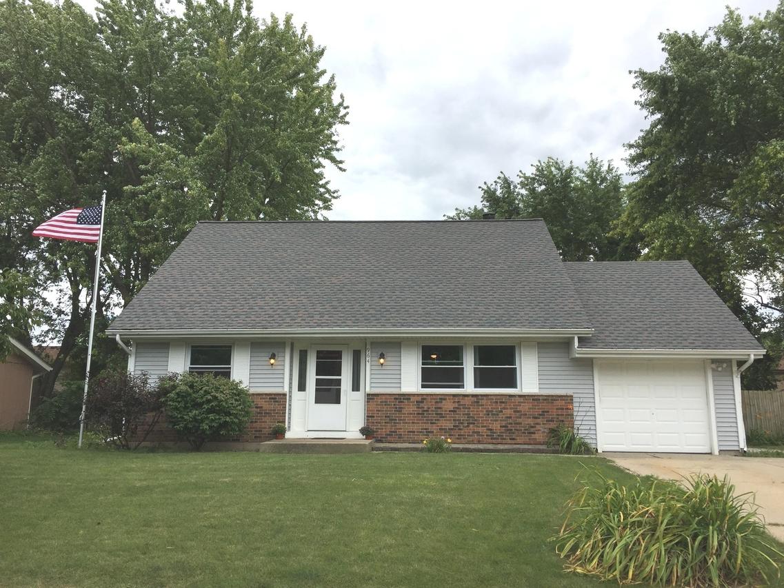 964 Camelot Dr., Crystal Lake, IL 60014