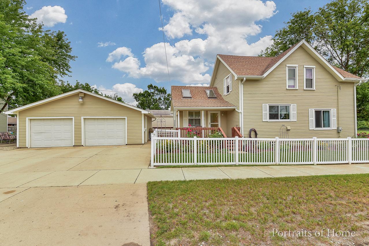 733 S River St., Aurora, IL 60506