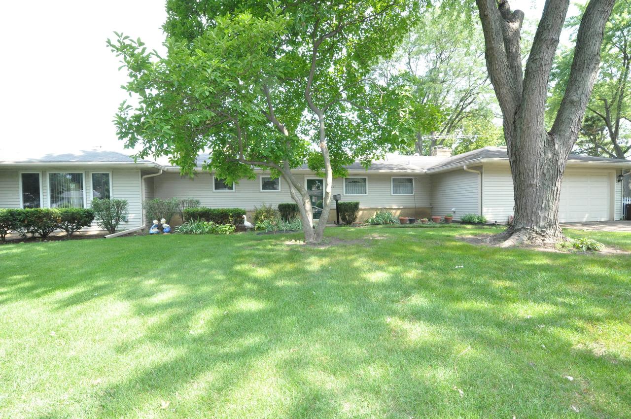 607 Ranch Rd., Wheaton, IL 60187