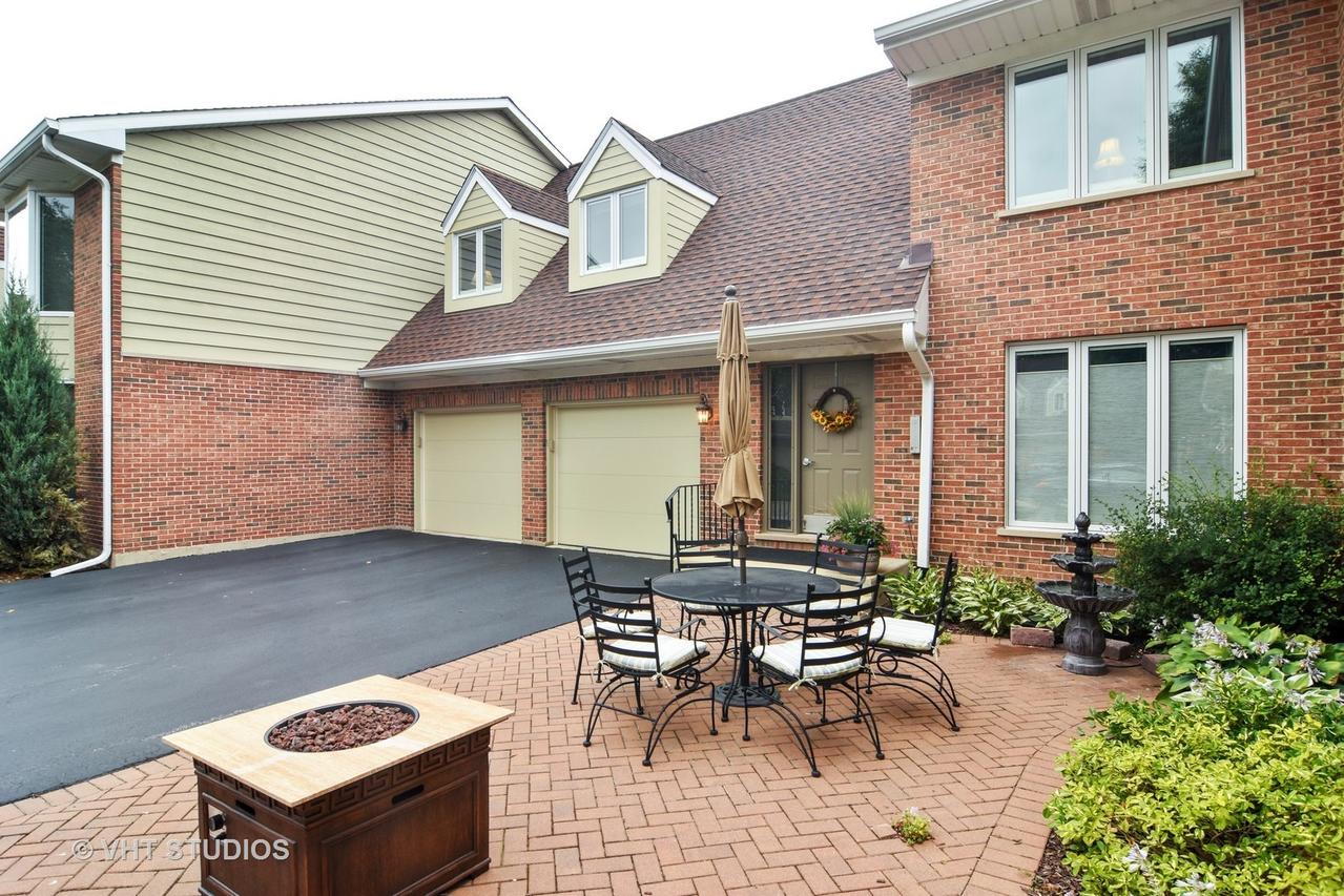 1671 N Belmont Ct., Arlington Heights, IL 60004