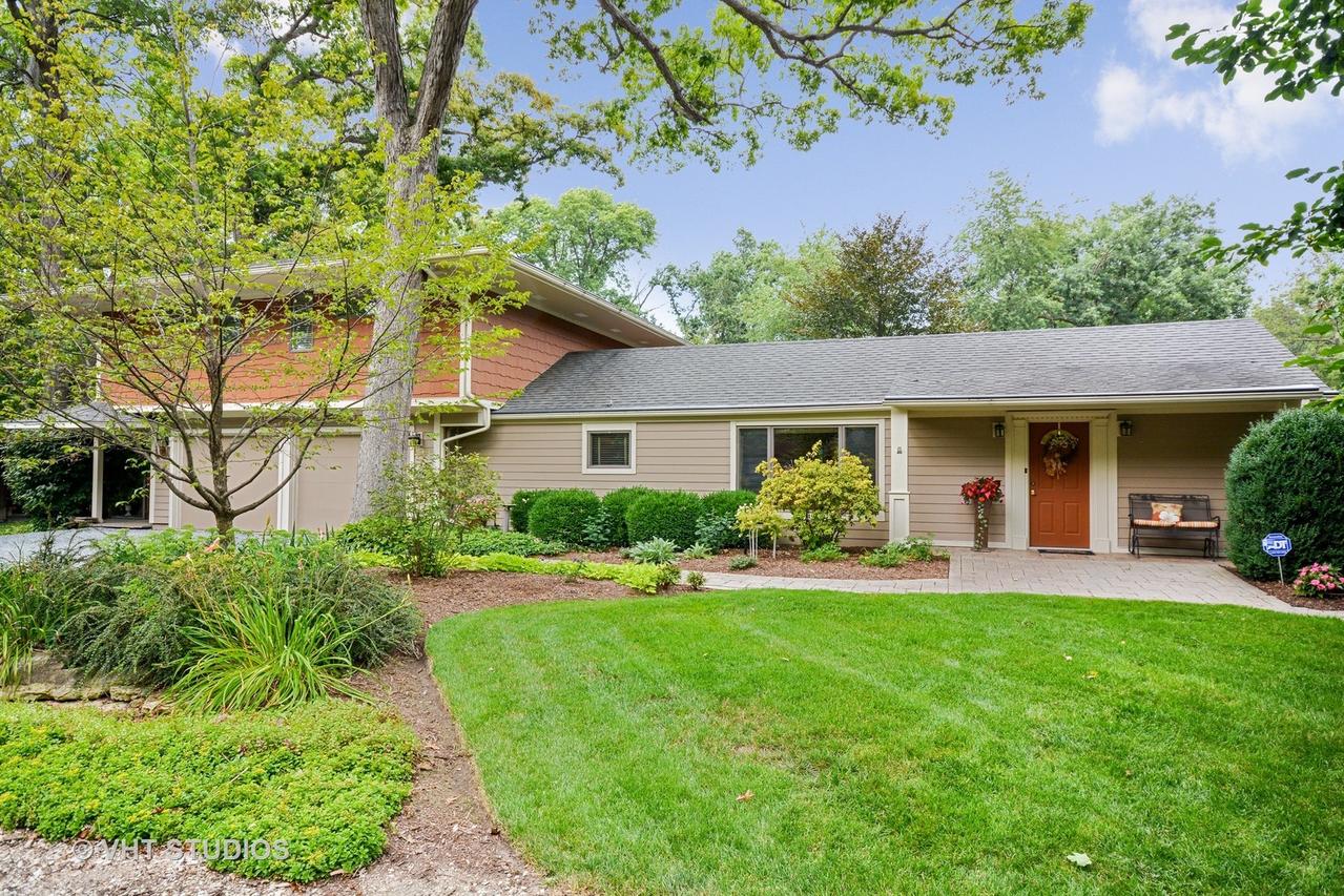 221 Woodward Ave., Geneva, IL 60134