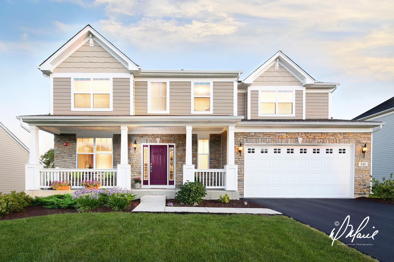 741 Amber Ridge Ave., Glen Ellyn, IL 60137