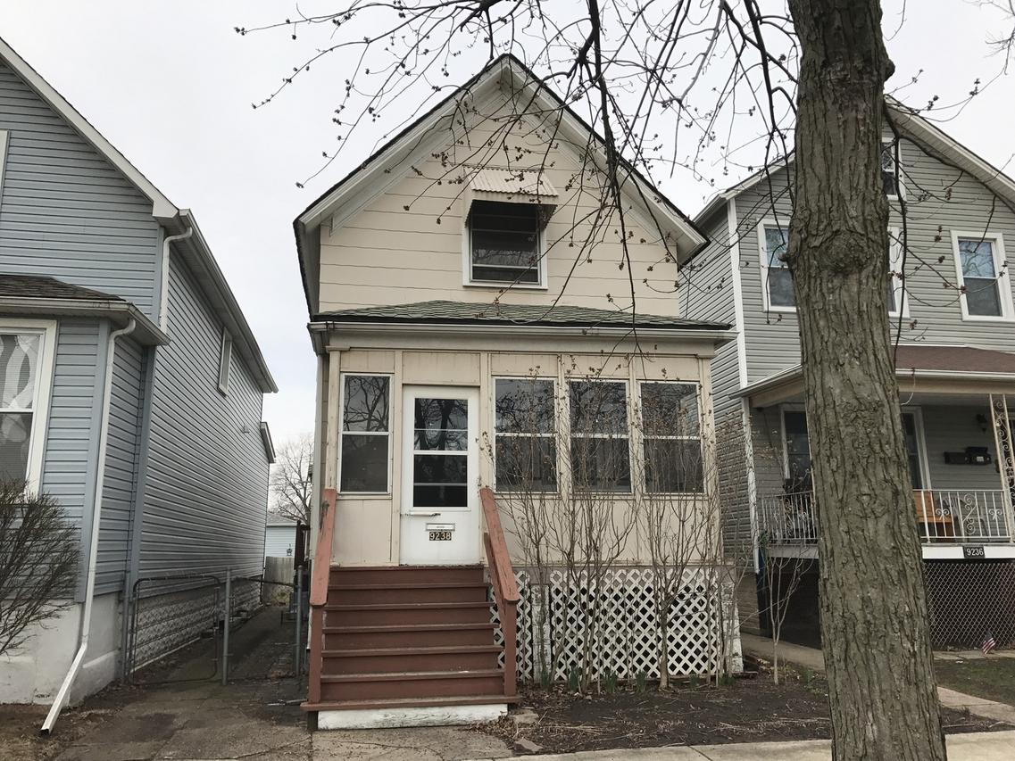 9238 S Manistee Ave., Chicago, IL 60617