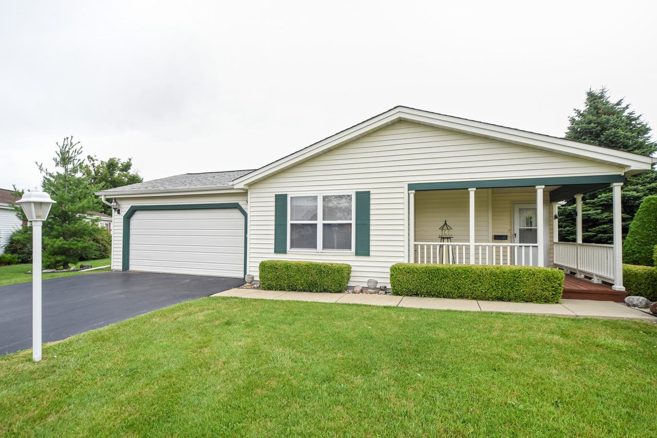 2 Devonshire Ct., Grayslake, IL 60030