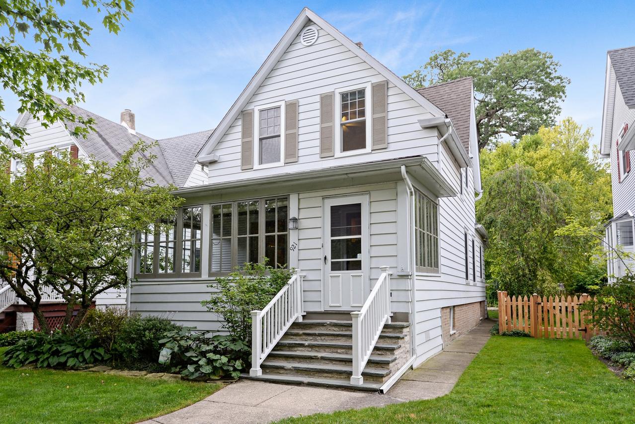 921 12th St., Wilmette, IL 60091