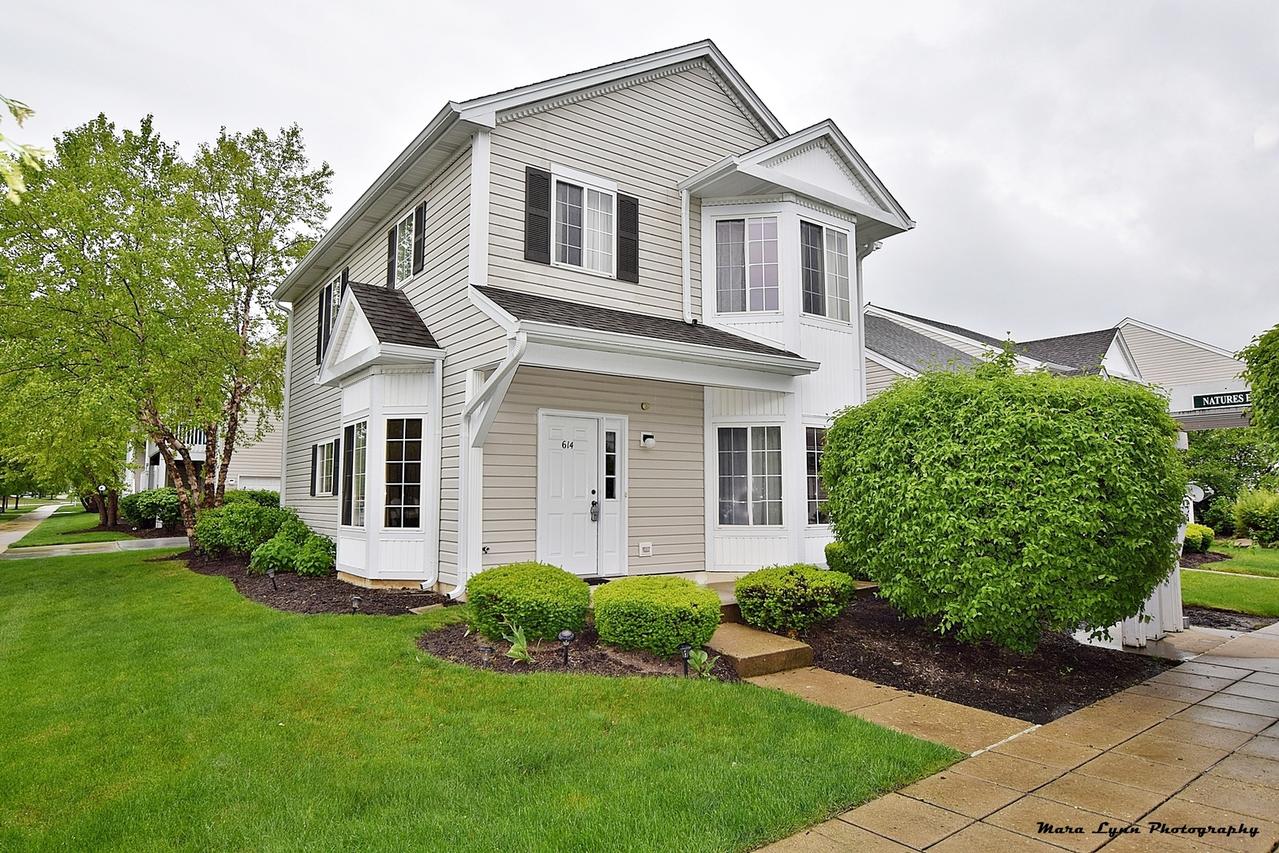 614 Hidden Creek Ln., North Aurora, IL 60542