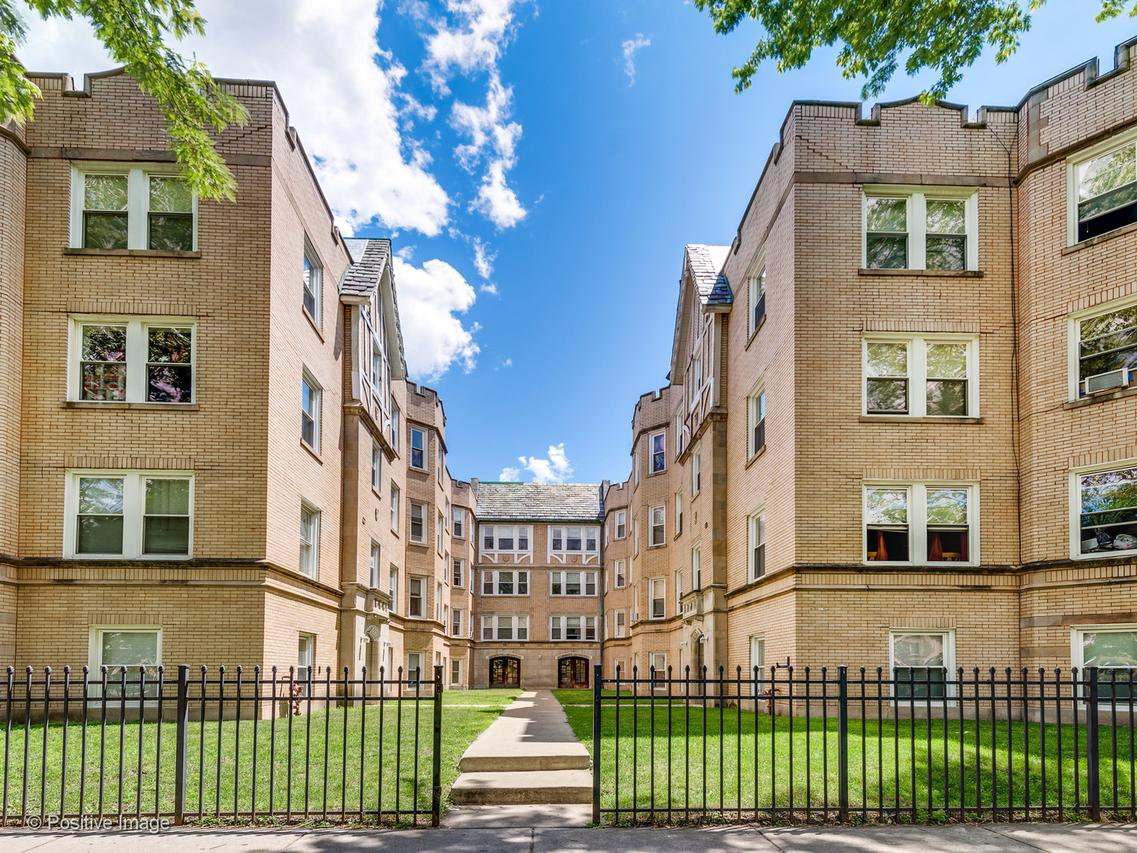 6321 N Artesian Ave. #1E, Chicago, IL 60659