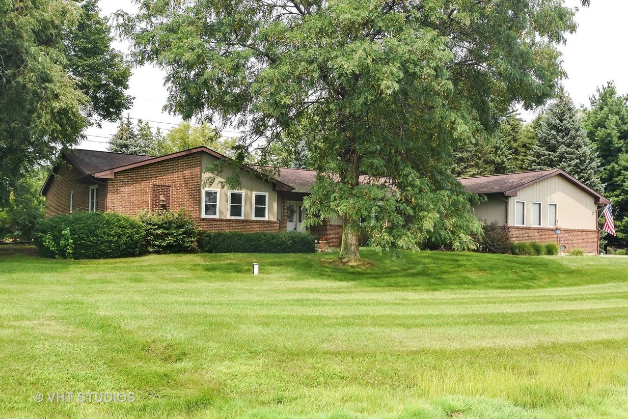 3 Washitay Ave., Hawthorn Woods, IL 60047