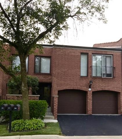 2S704 Williamsburg Ct., Oak Brook, IL 60523