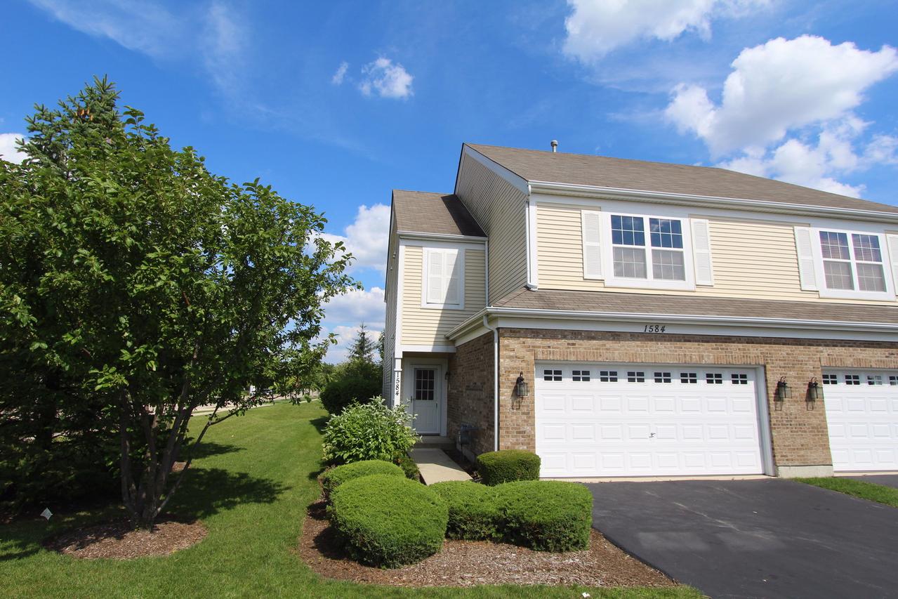 1584 Glacier Cir., Crystal Lake, IL 60014