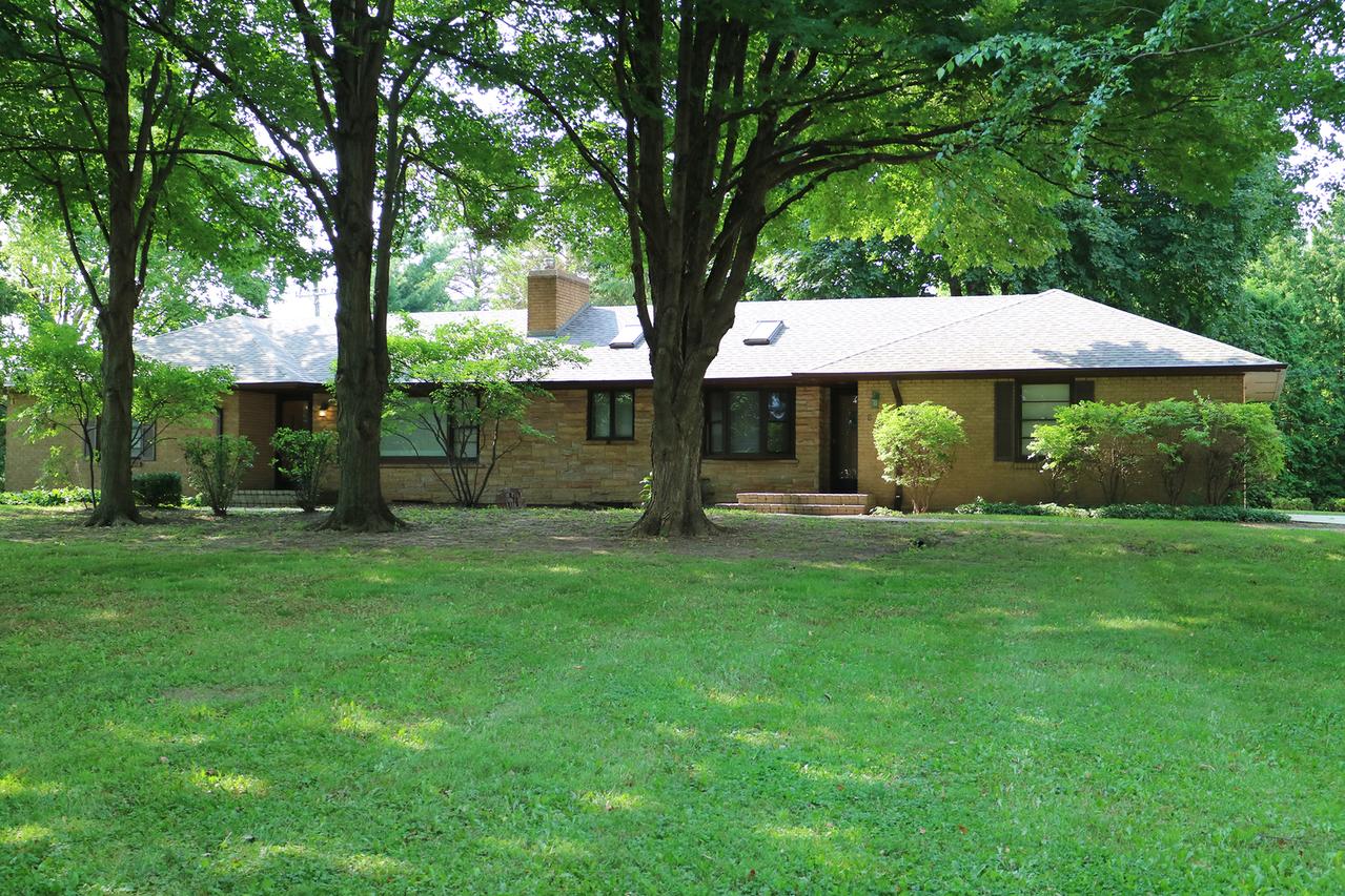 650 Barrington Ave., East Dundee, IL 60118