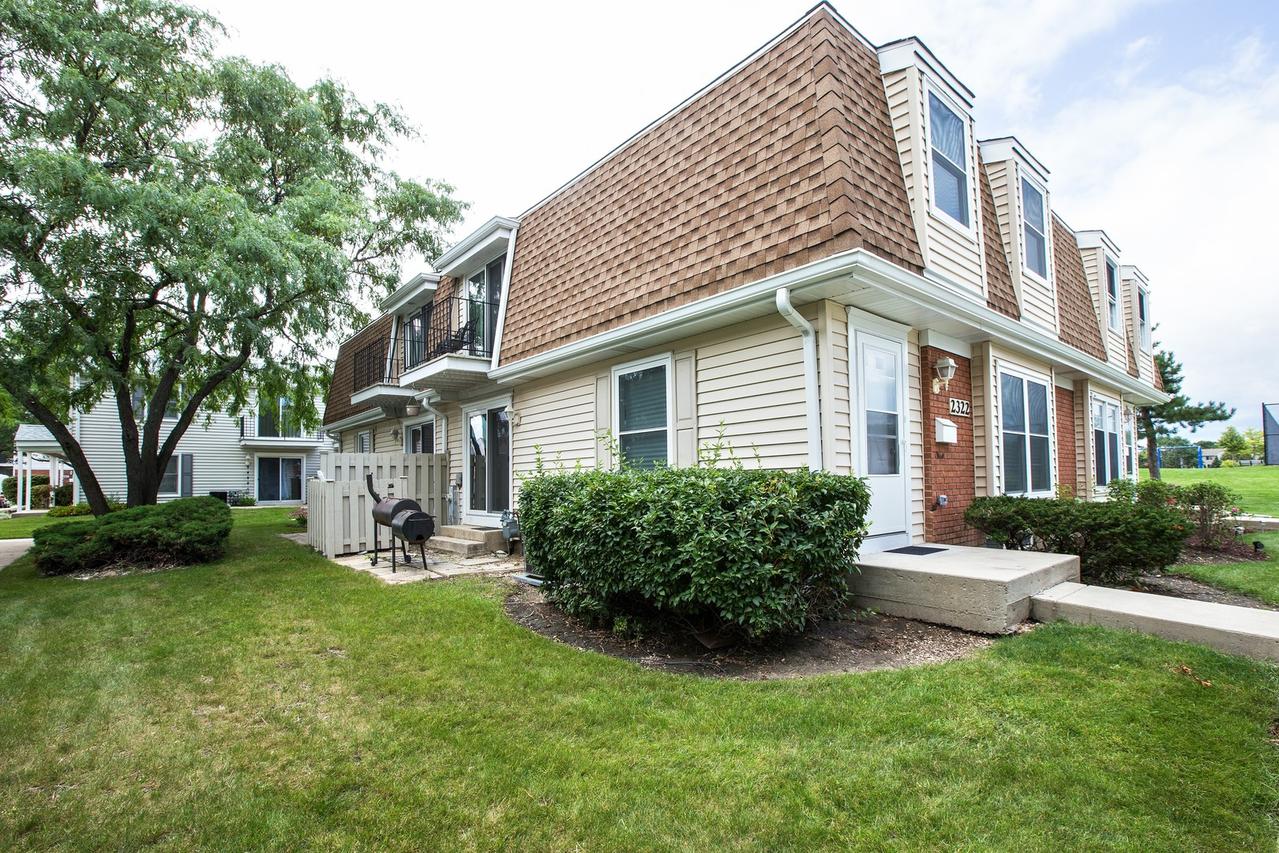 2322 Old Kings Ct., Schaumburg, IL 60194