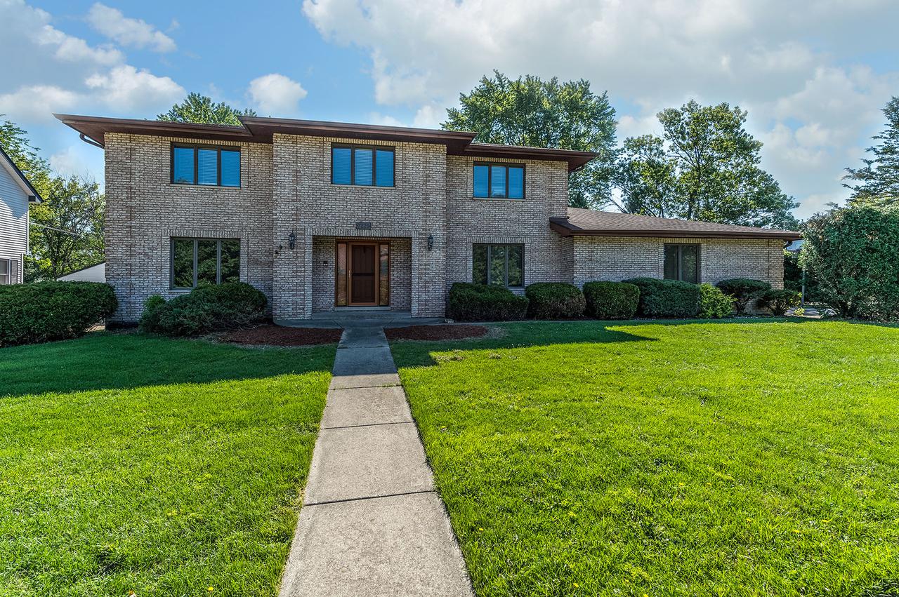7225 Clarendon Hills Rd., Darien, IL 60561