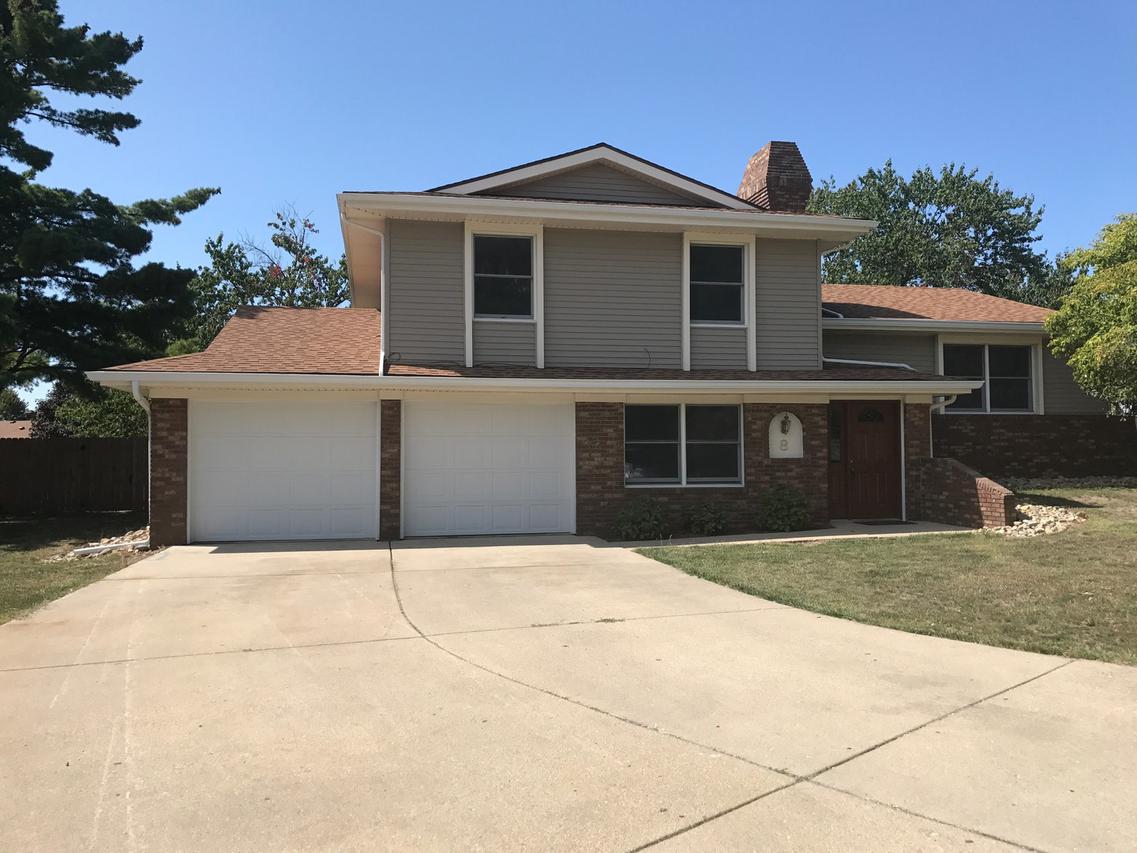 8 Olive Cir., Clinton, IL 61727