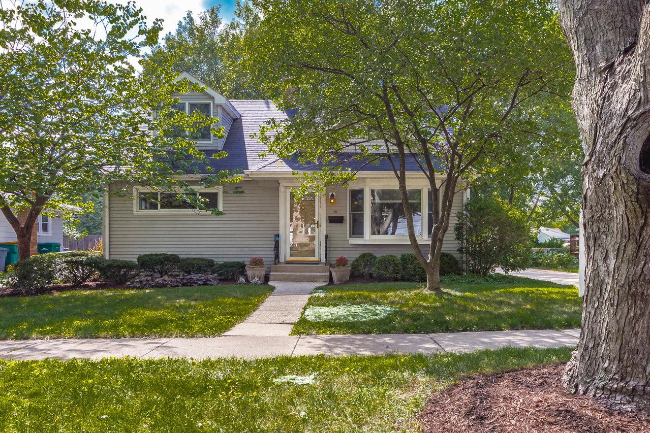 38 Roslyn Rd., Westmont, IL 60559