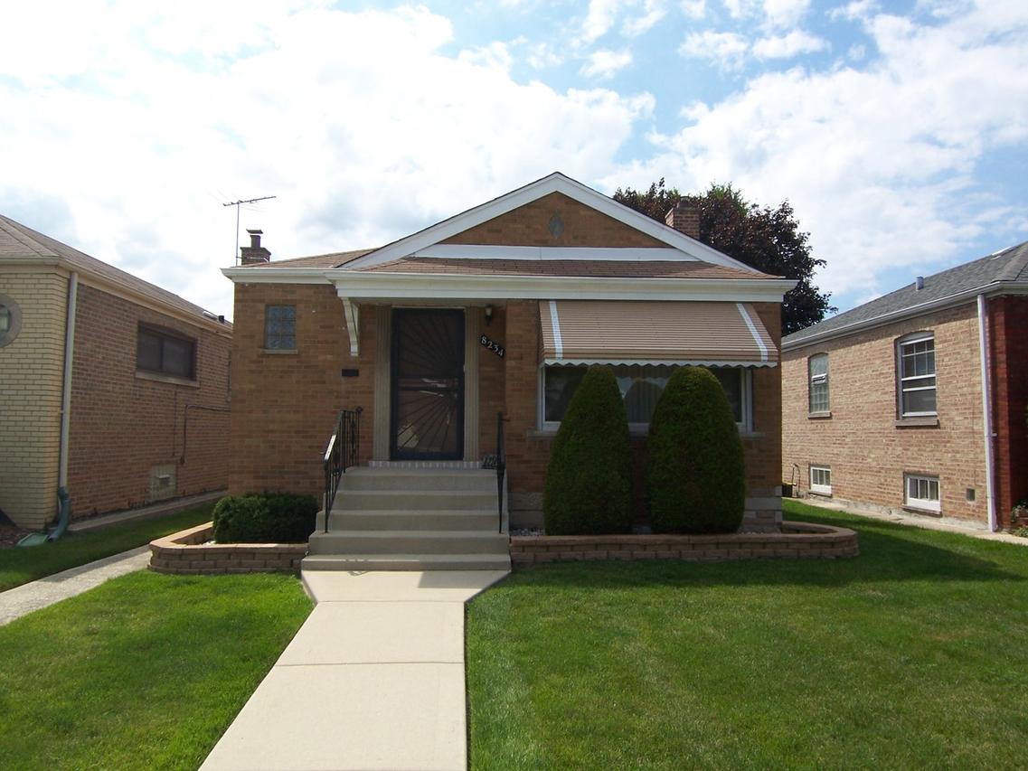 8234 S Whipple St., Chicago, IL 60652
