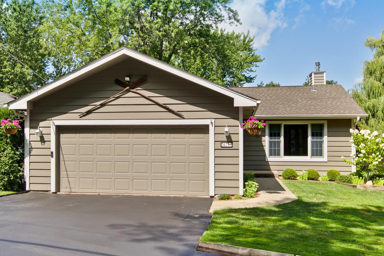 26779 N Oakdale Ln., Mundelein, IL 60060