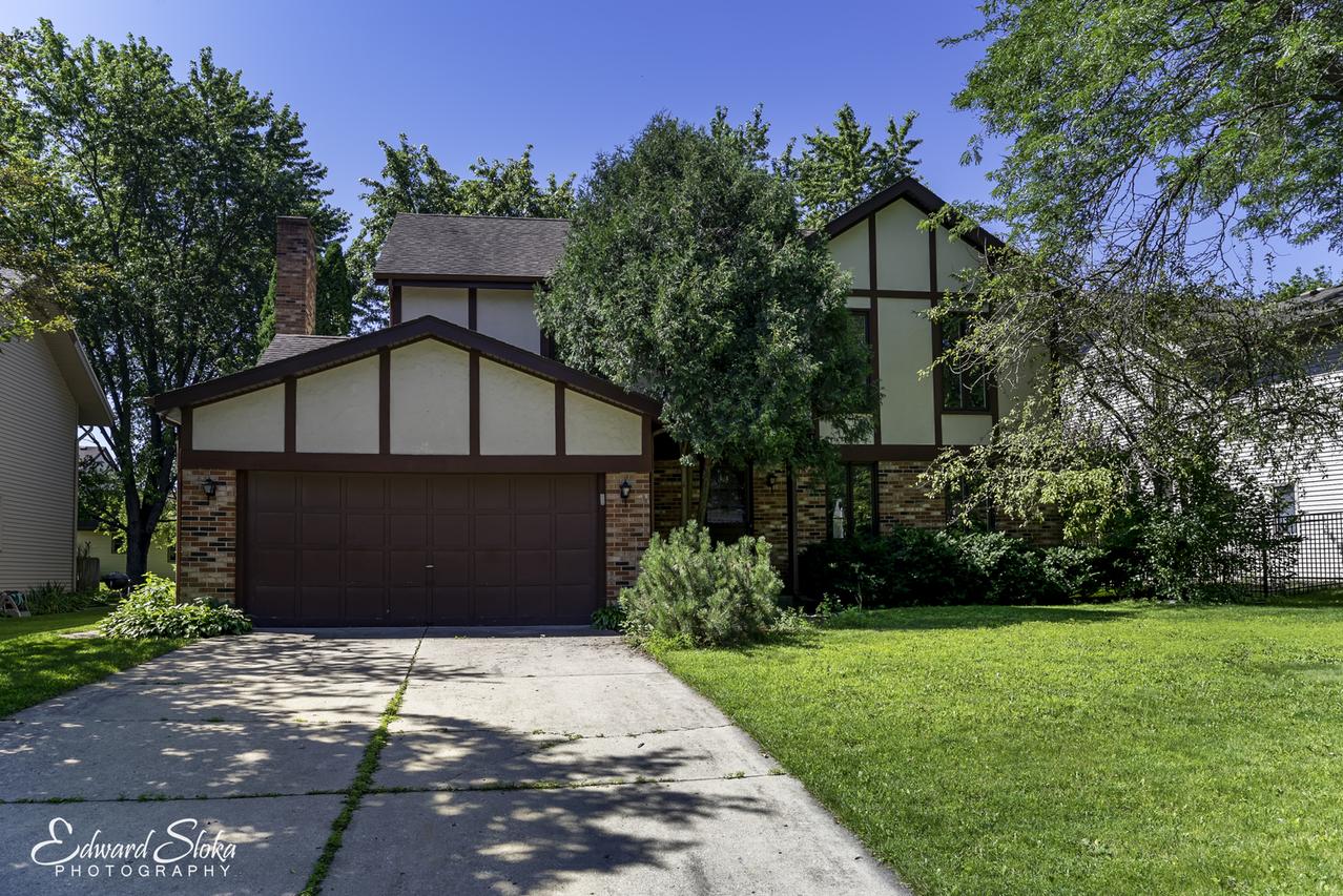 1069 Butler Dr., Crystal Lake, IL 60014