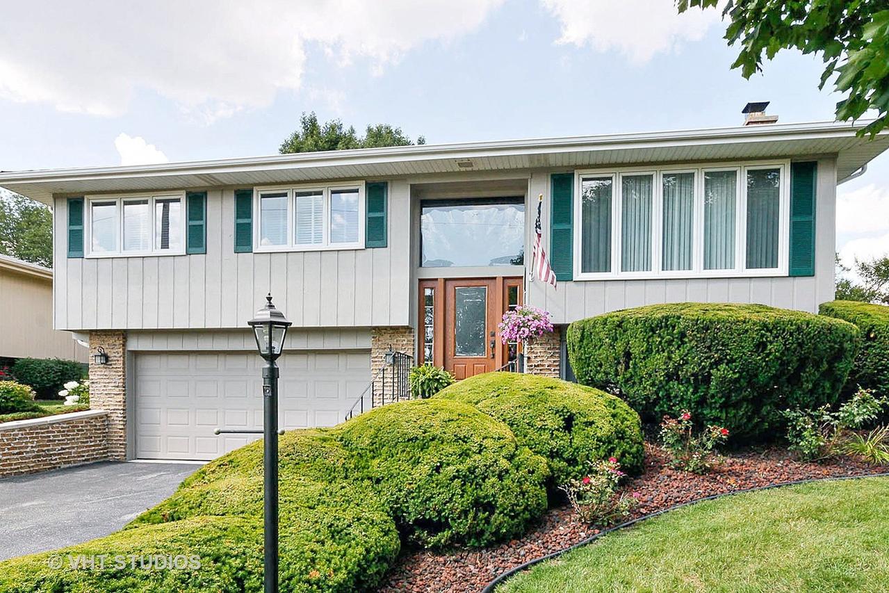 8526 W 107th St., Palos Hills, IL 60465