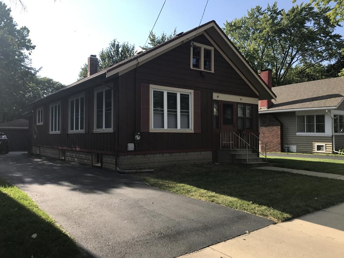 1043 Fifth St., Aurora, IL 60505