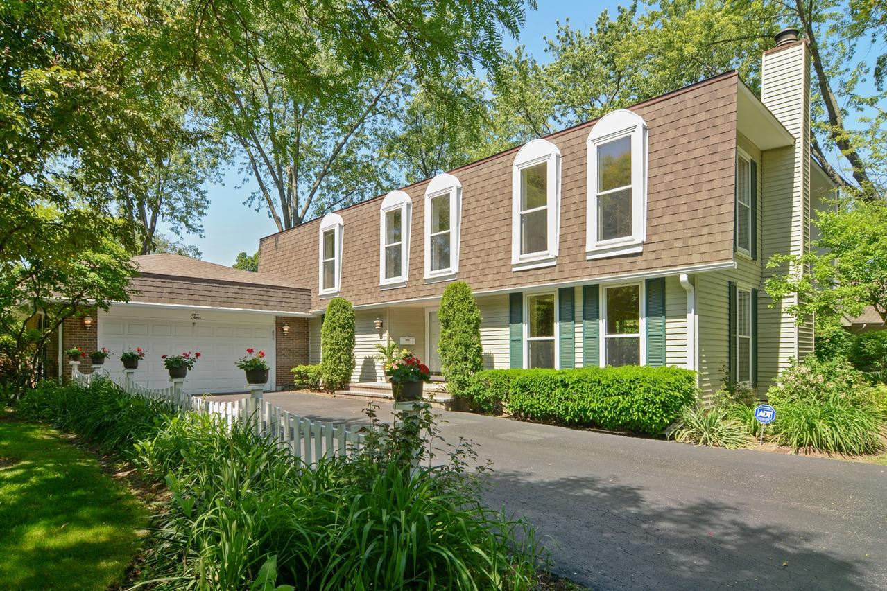 2 Woodbine Rd., Rolling Meadows, IL 60008