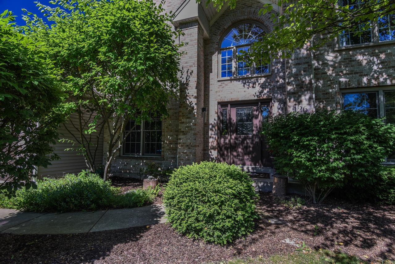 126 Peace Ave., Bolingbrook, IL 60490