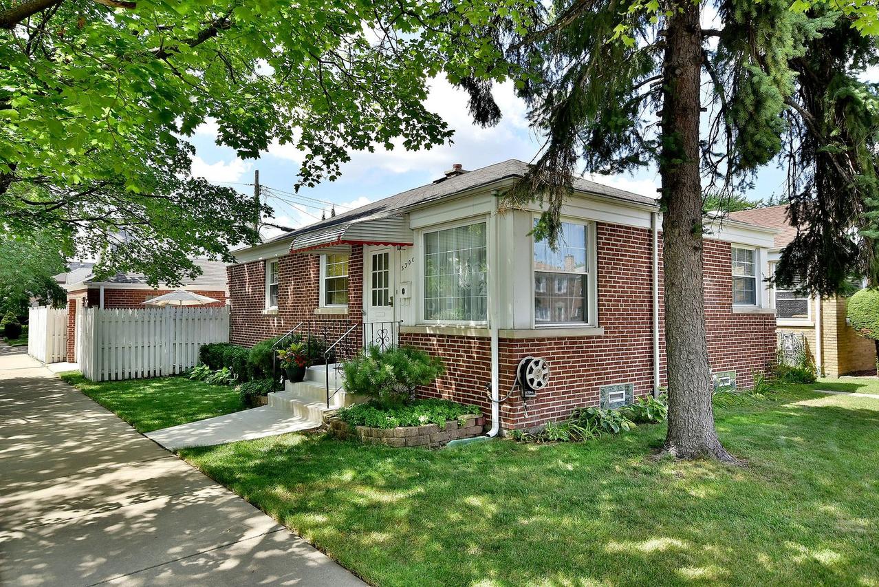 5300 N Oriole Ave., Chicago, IL 60656