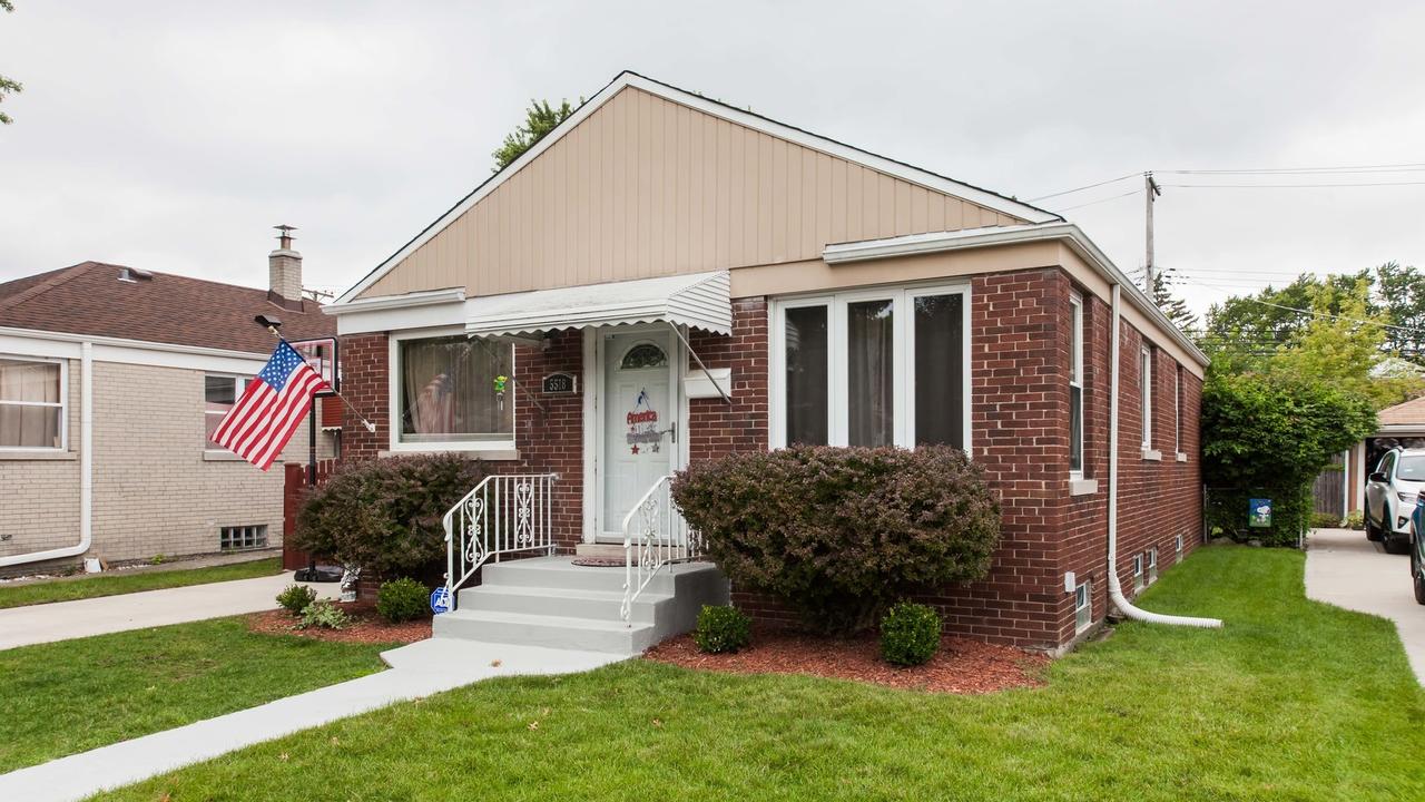 5518 N Oketo Ave., Chicago, IL 60656