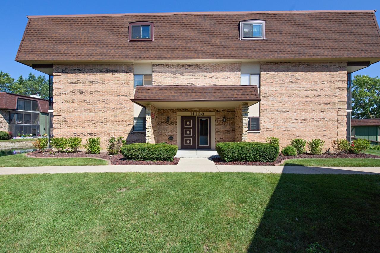 11138 Center Rd. #F, Palos Hills, IL 60465