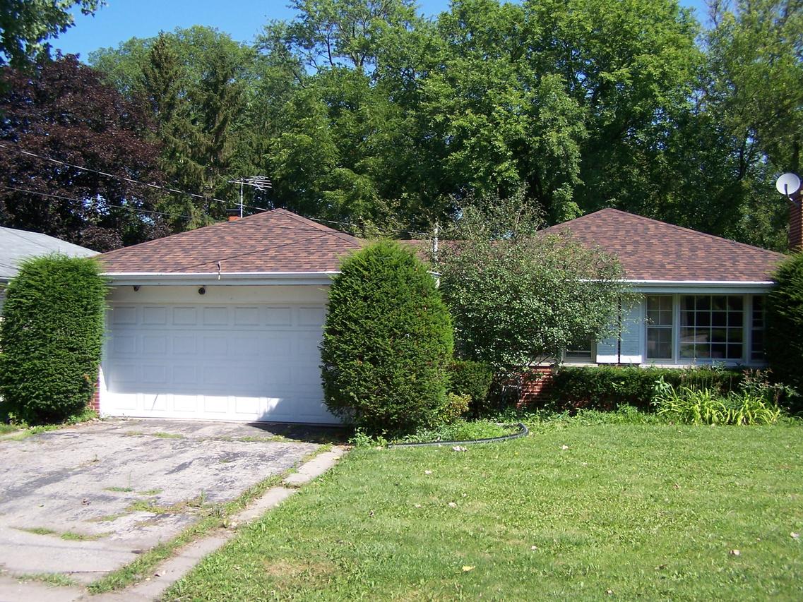 1800 E Algonquin Rd., Des Plaines, IL 60016