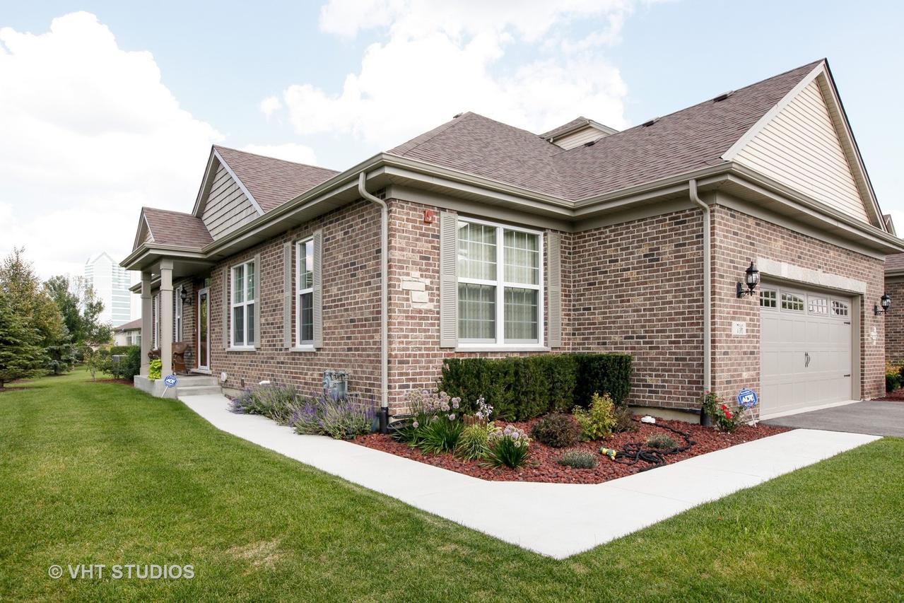 736 E Oliviabrook Dr., Oakbrook Terrace, IL 60181