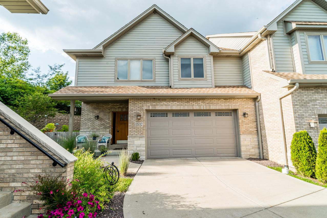 11S312 Deer Trail Ct., Burr Ridge, IL 60527