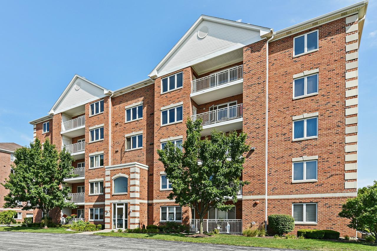 5450 W 115th St. #203, Oak Lawn, IL 60453