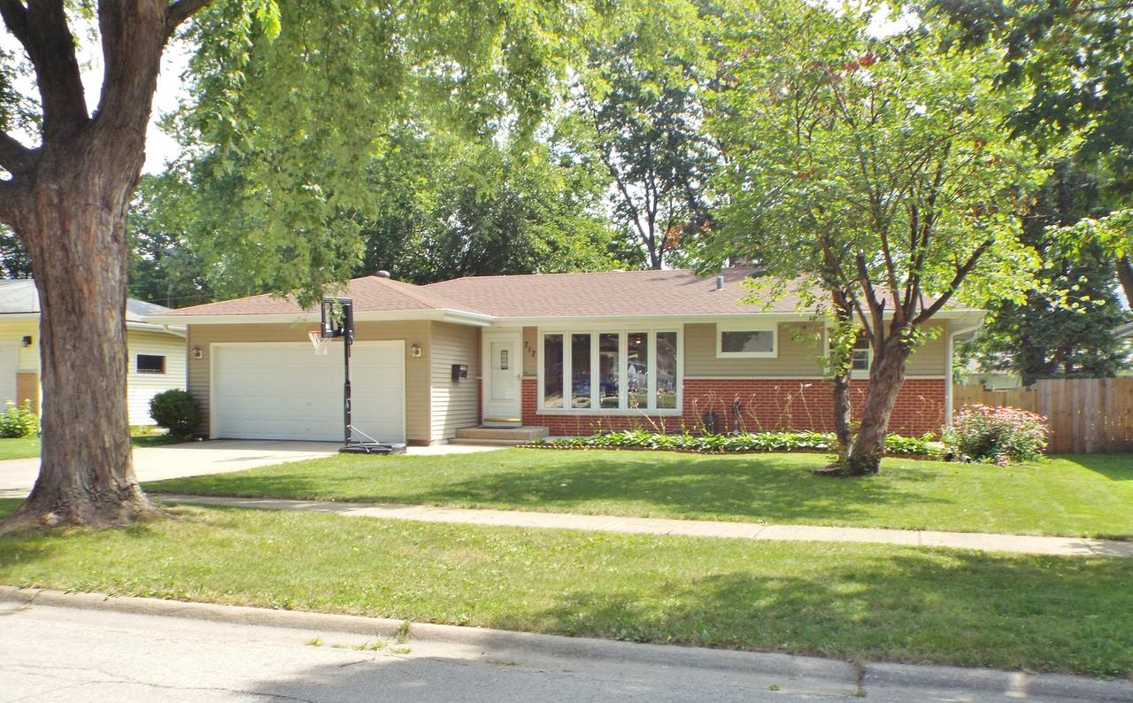 717 N Glenwood Pl., Aurora, IL 60506