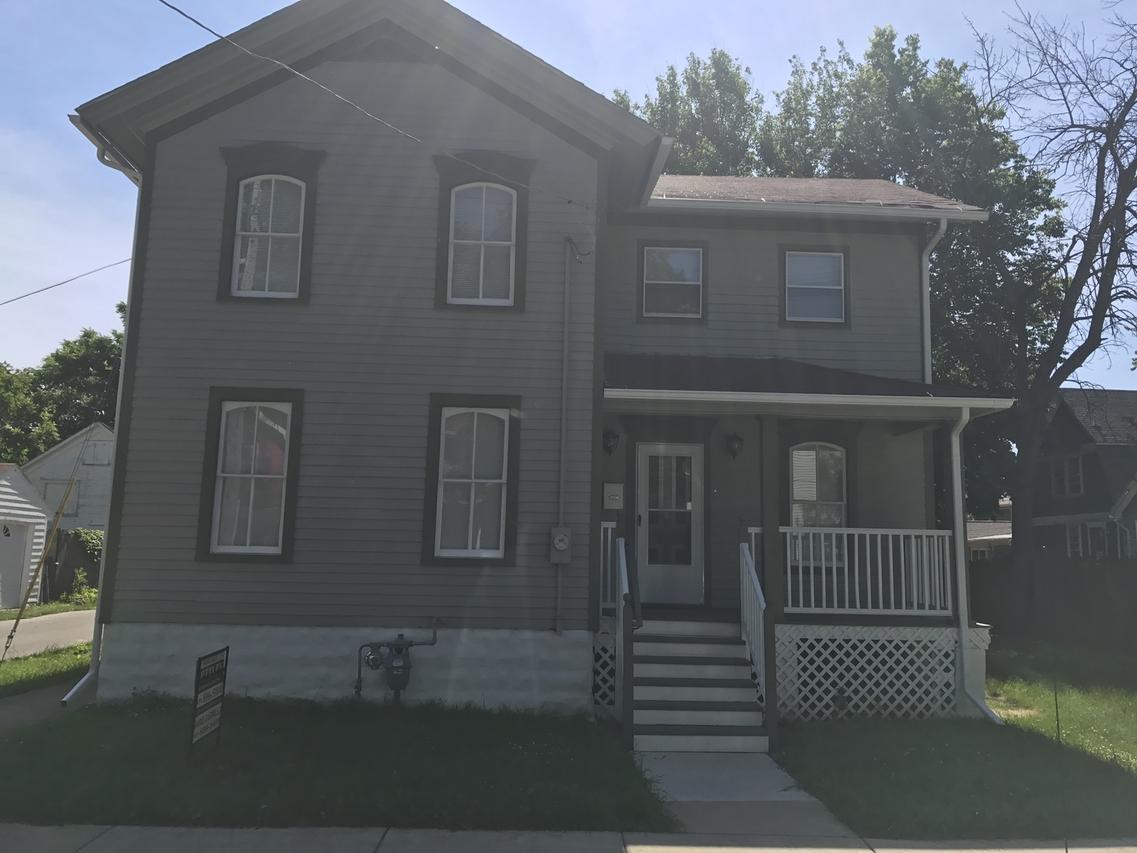 209 Blackhawk Ave., Aurora, IL 60506