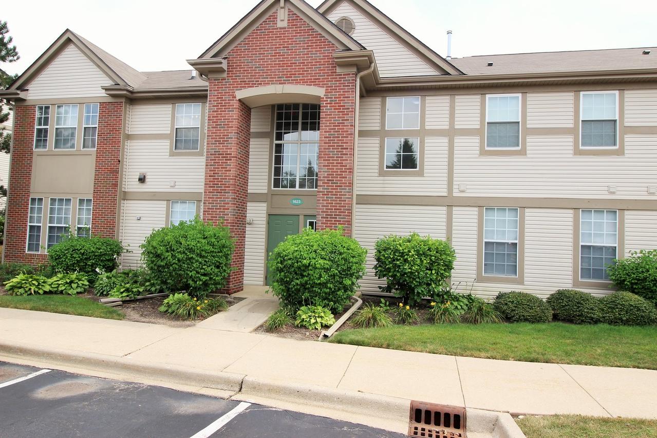 1623 Carlemont Dr. #A, Crystal Lake, IL 60014