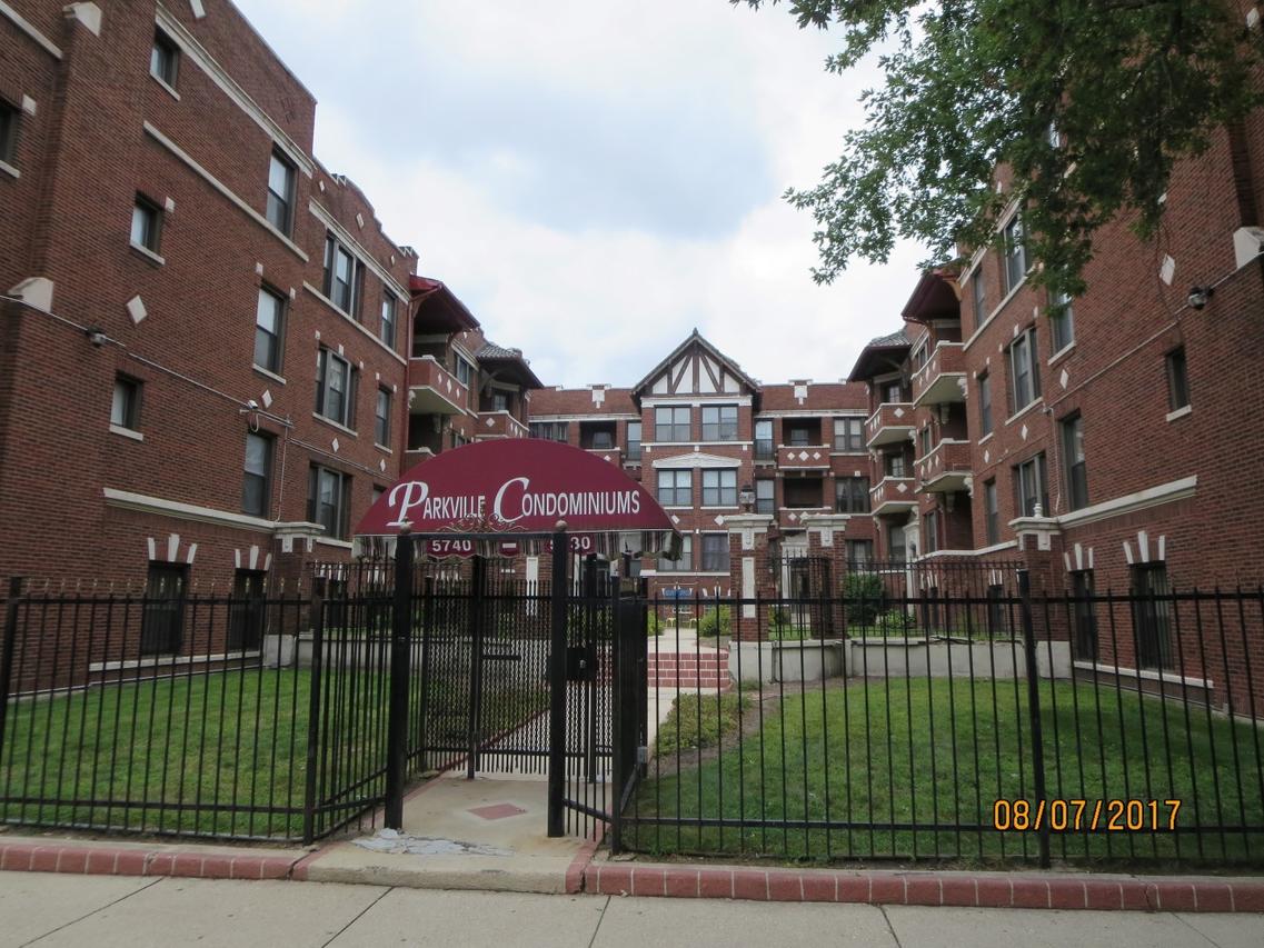 5740 S King Dr. #2D, Chicago, IL 60637