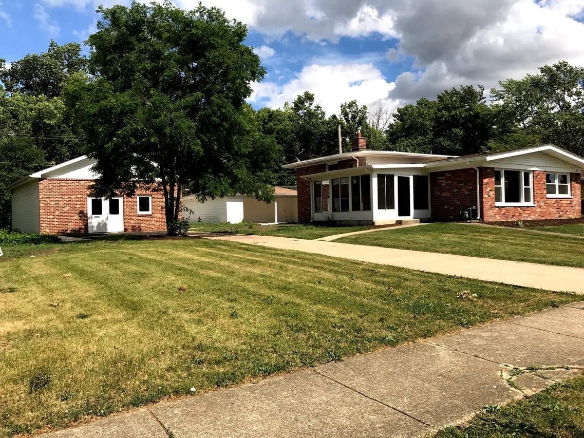 814 Parkwood Dr., Joliet, IL 60432