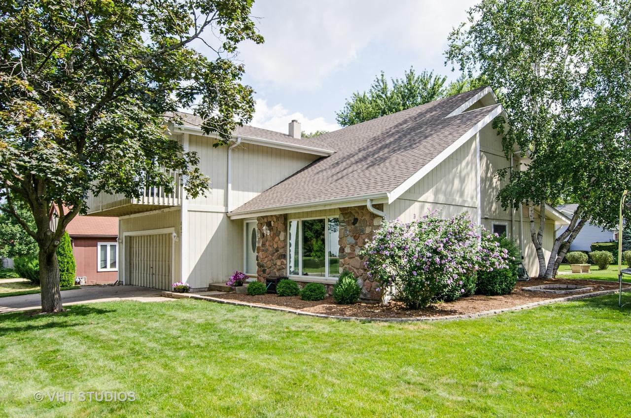 887 Woodmar Dr., Crystal Lake, IL 60014