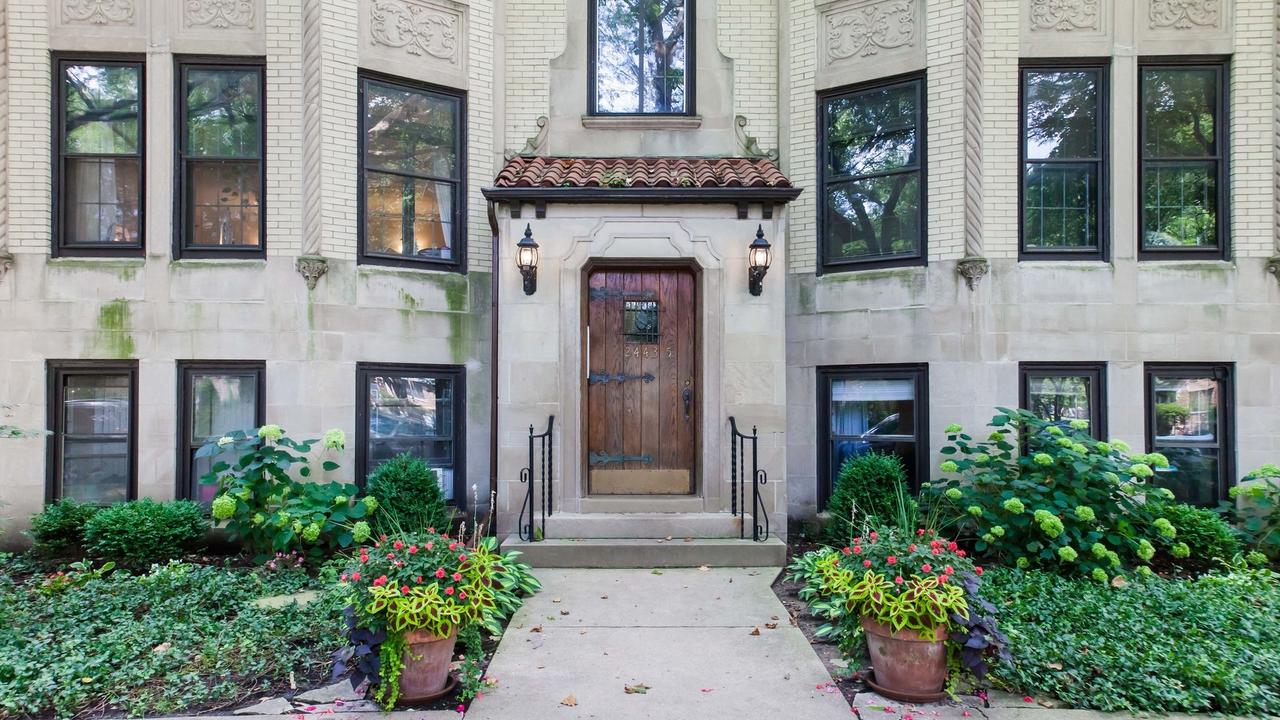 2443 W Lunt Ave. #2W, Chicago, IL 60645