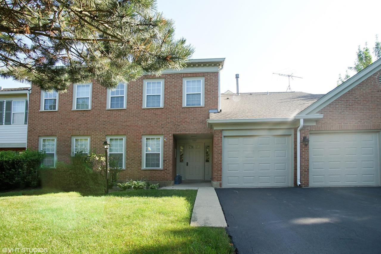 1302 Woodside Ct. #D2, Schaumburg, IL 60193