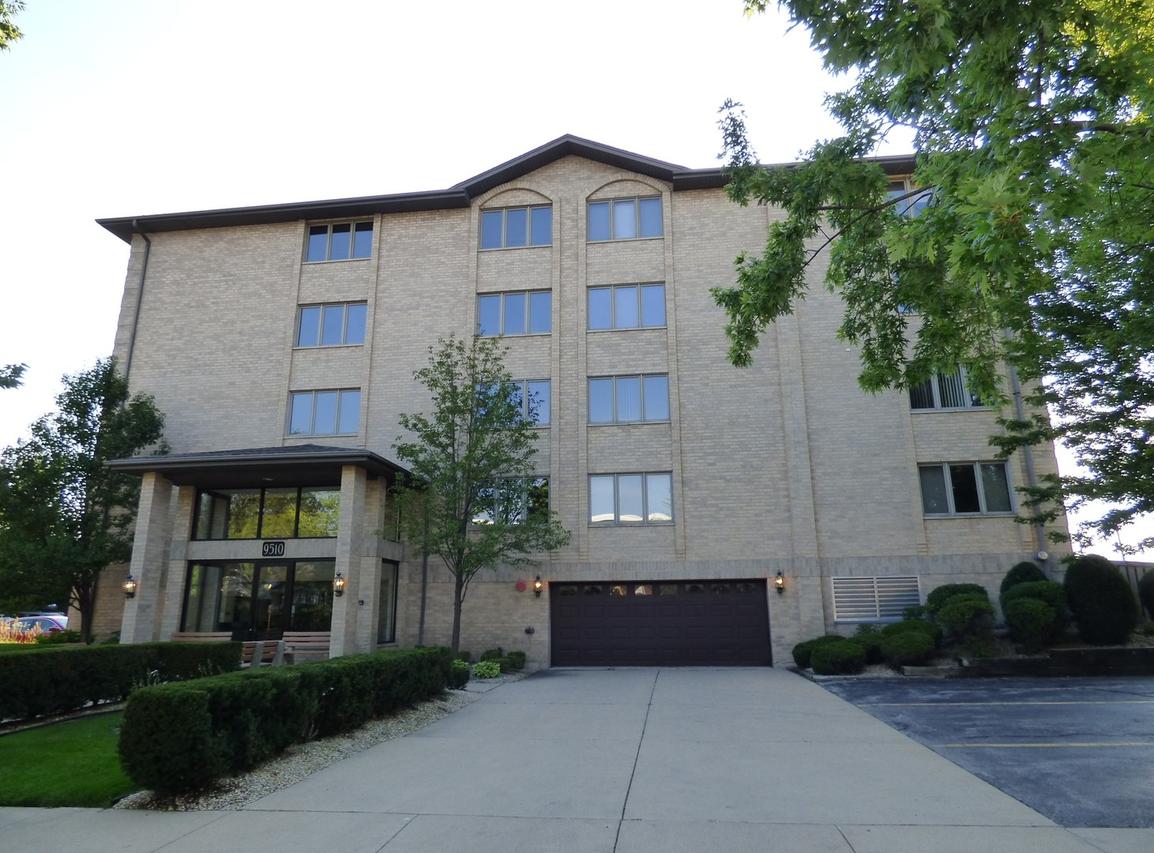 9510 S Kolmar Ave. #403, Oak Lawn, IL 60453