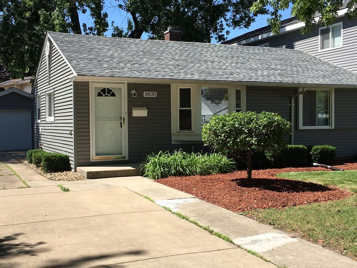 8830 S Corcoran Rd., Hometown, IL 60456
