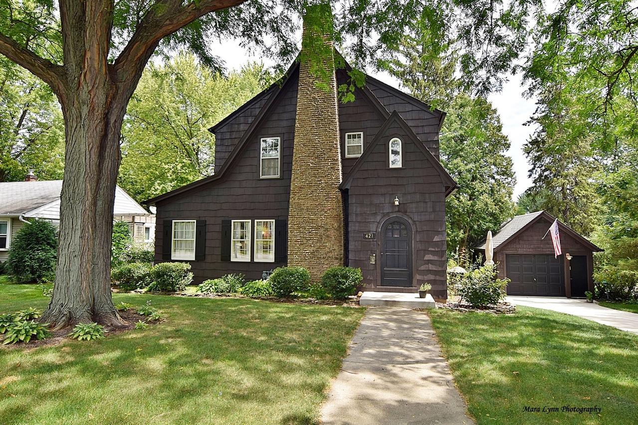 421 S 1st St., Geneva, IL 60134